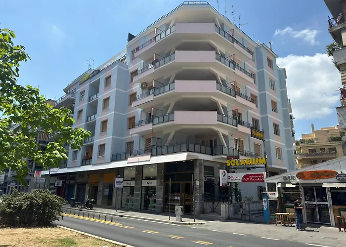 Golden Essence Apartment - Terrace & Metro