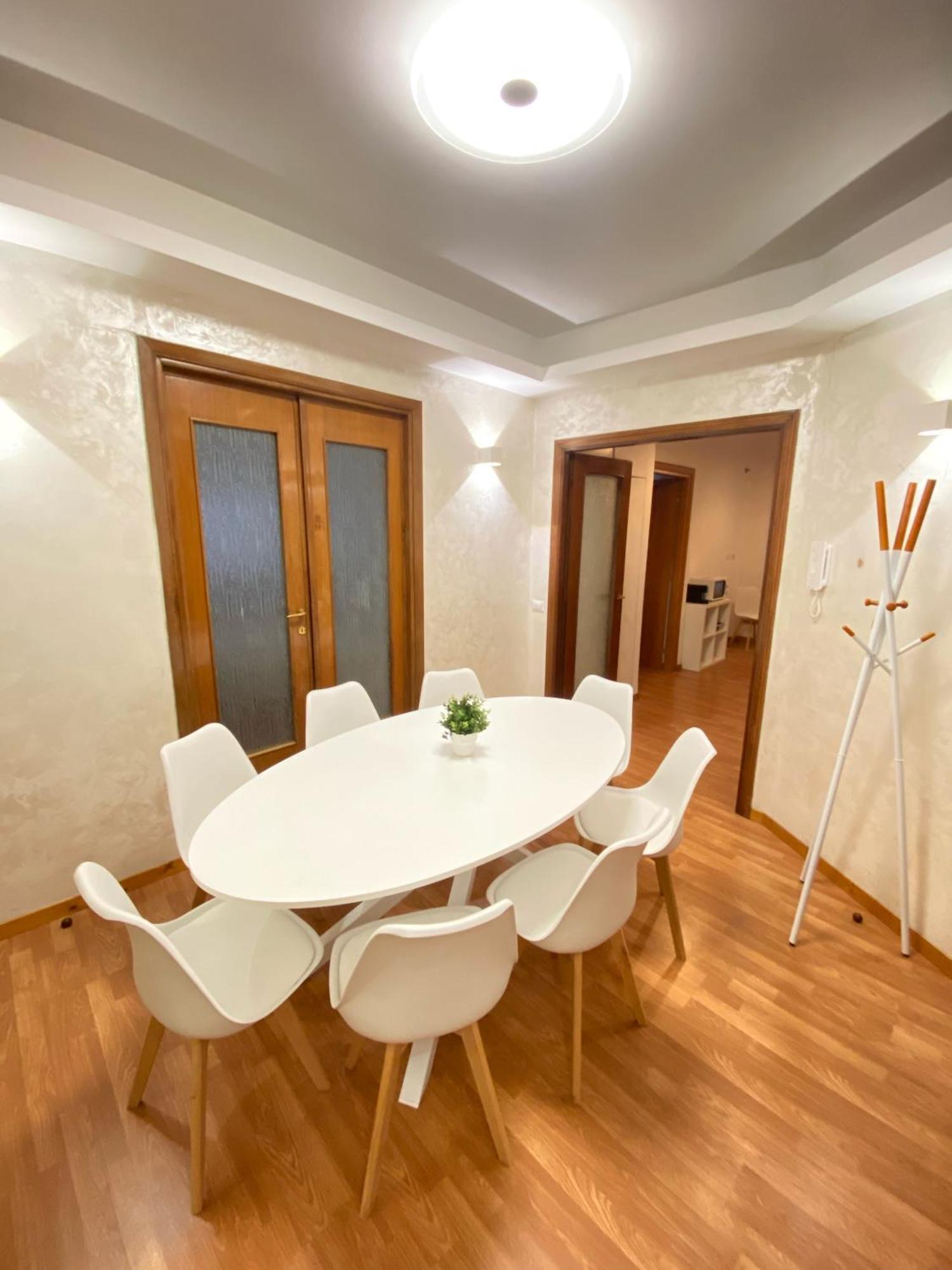 Appartamento Golden Essence Apartment - Terrace & Metro Roma
