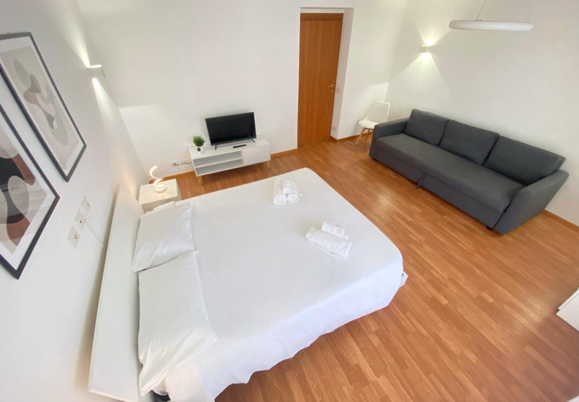 Golden Essence Apartment - Terrace & Metro