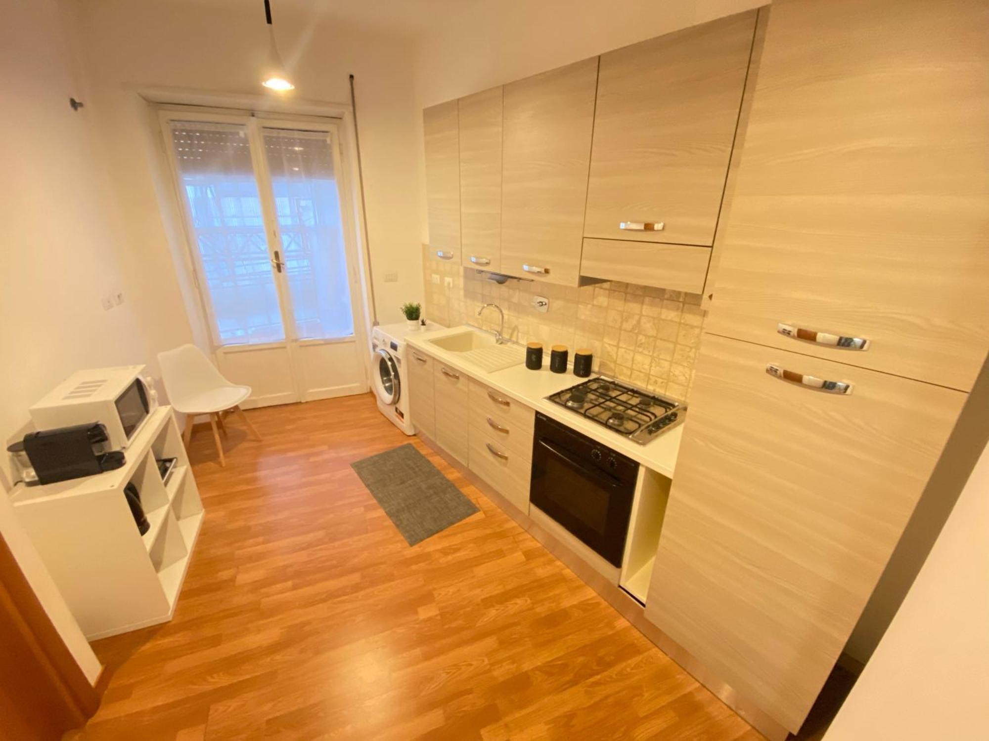 Golden Essence Apartment - Terrace & Metro Apartment