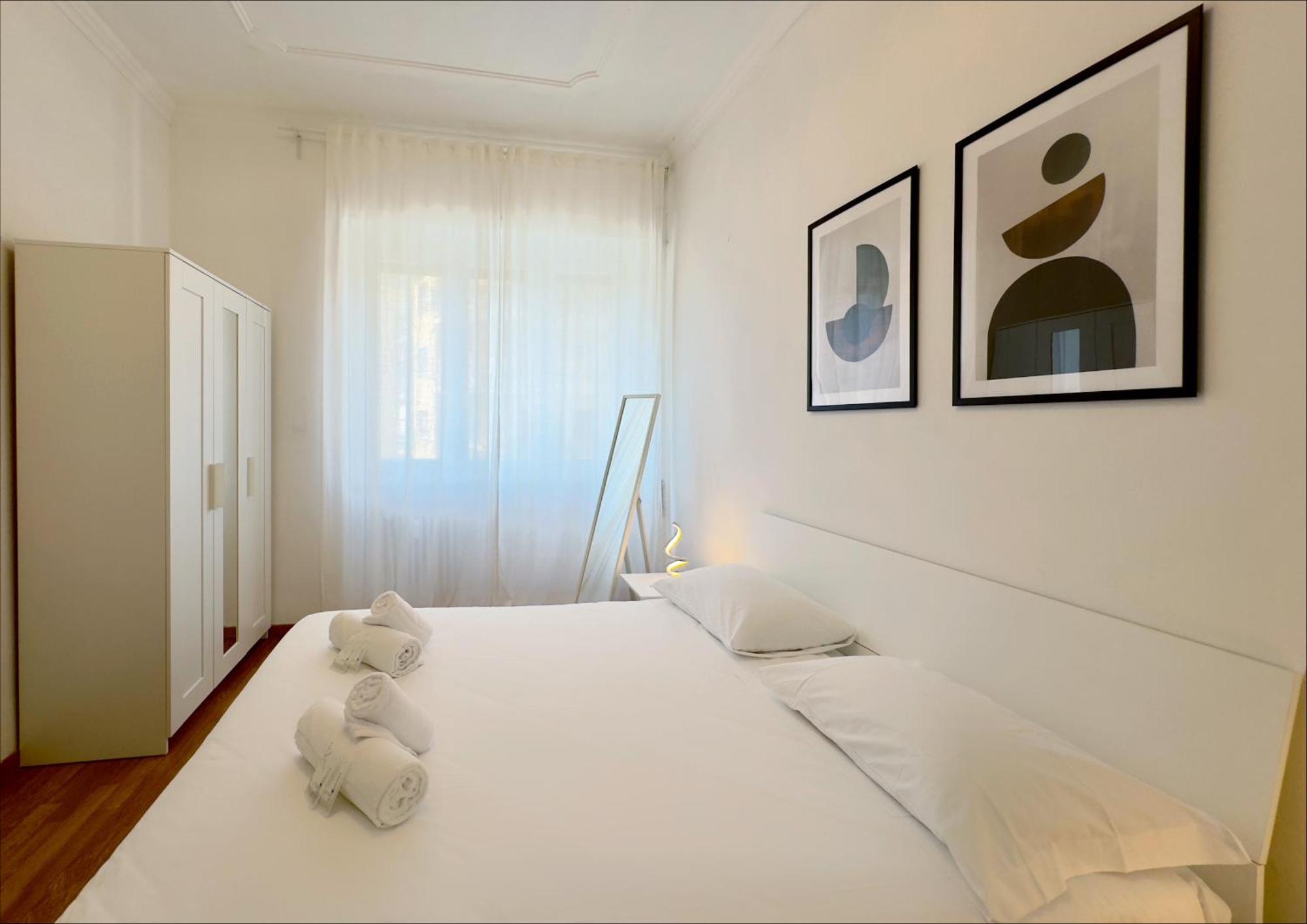 Golden Essence Apartment - Terrace & Metro Appartamento