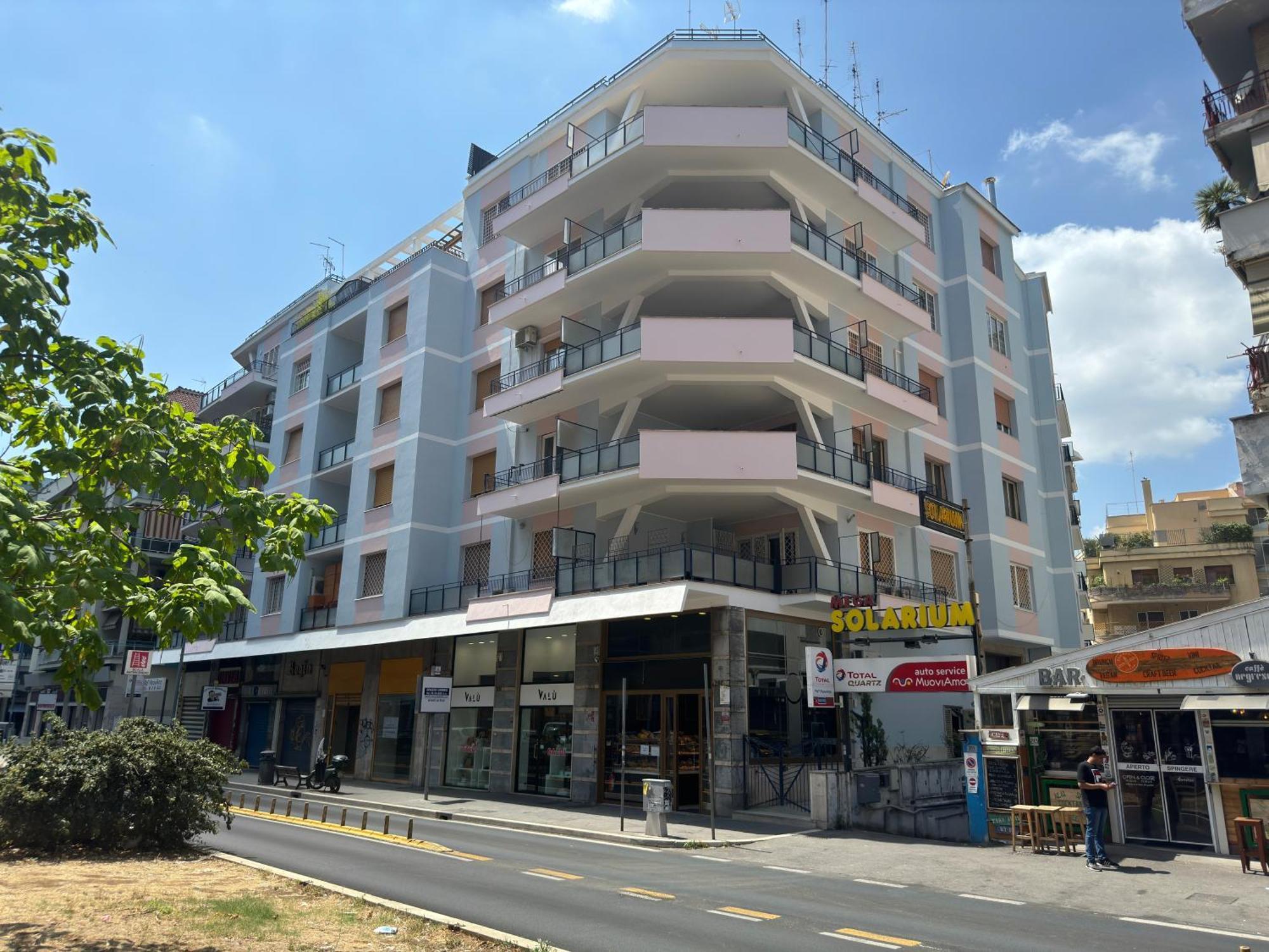 Golden Essence Apartment - Terrace & Metro Appartamento *