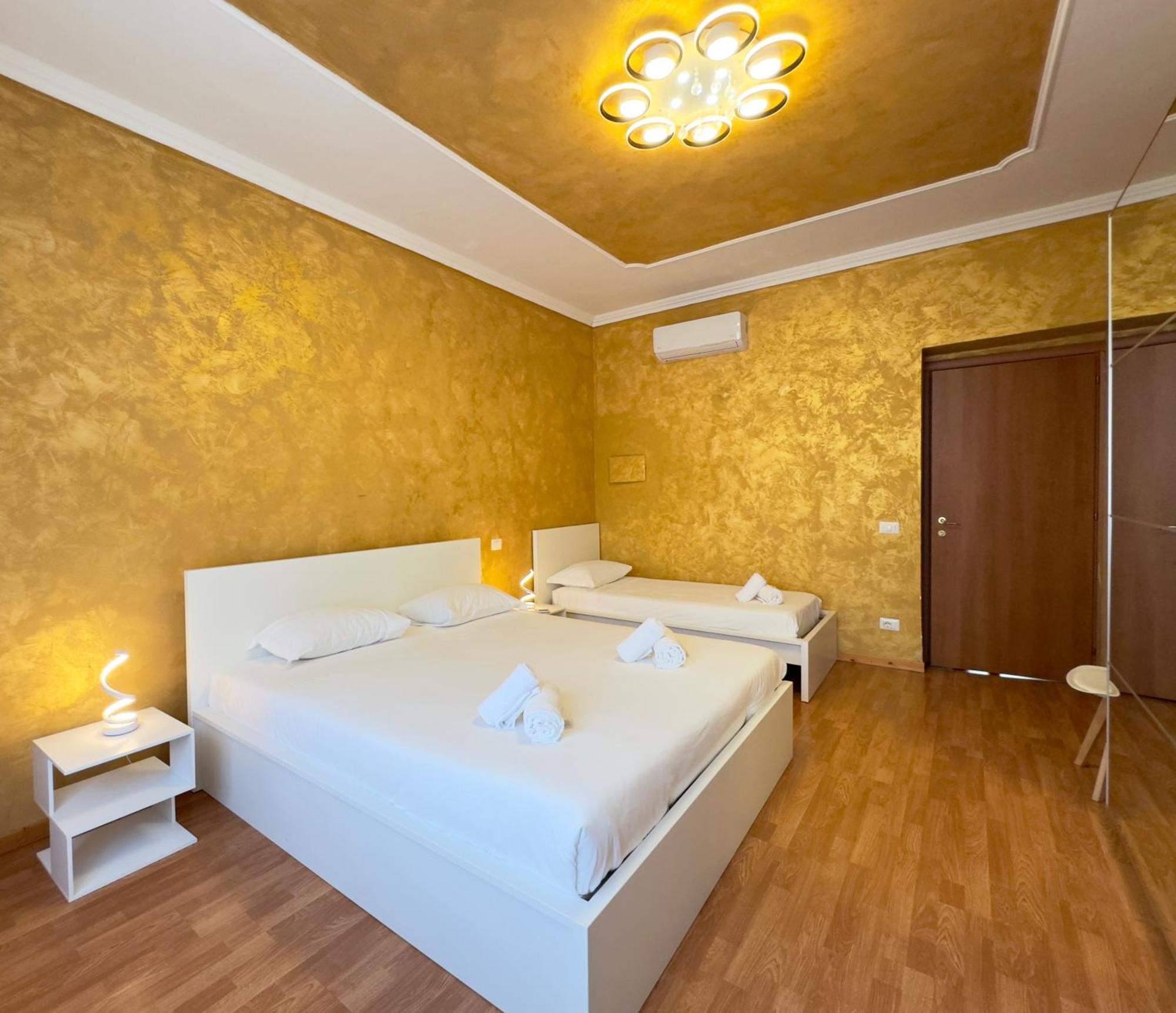 Golden Essence Apartment - Terrace & Metro Apartment Rome