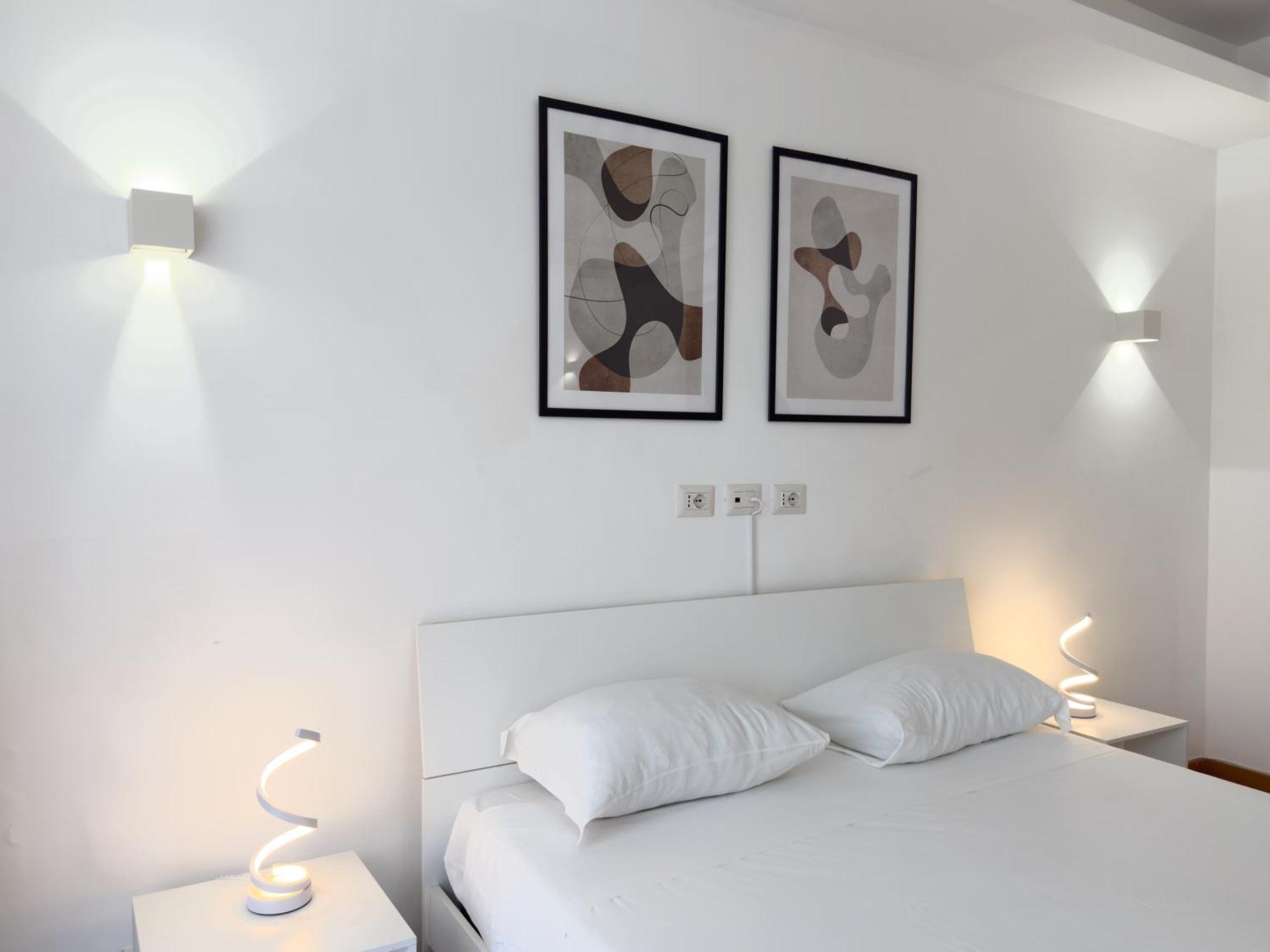 Golden Essence Apartment - Terrace & Metro