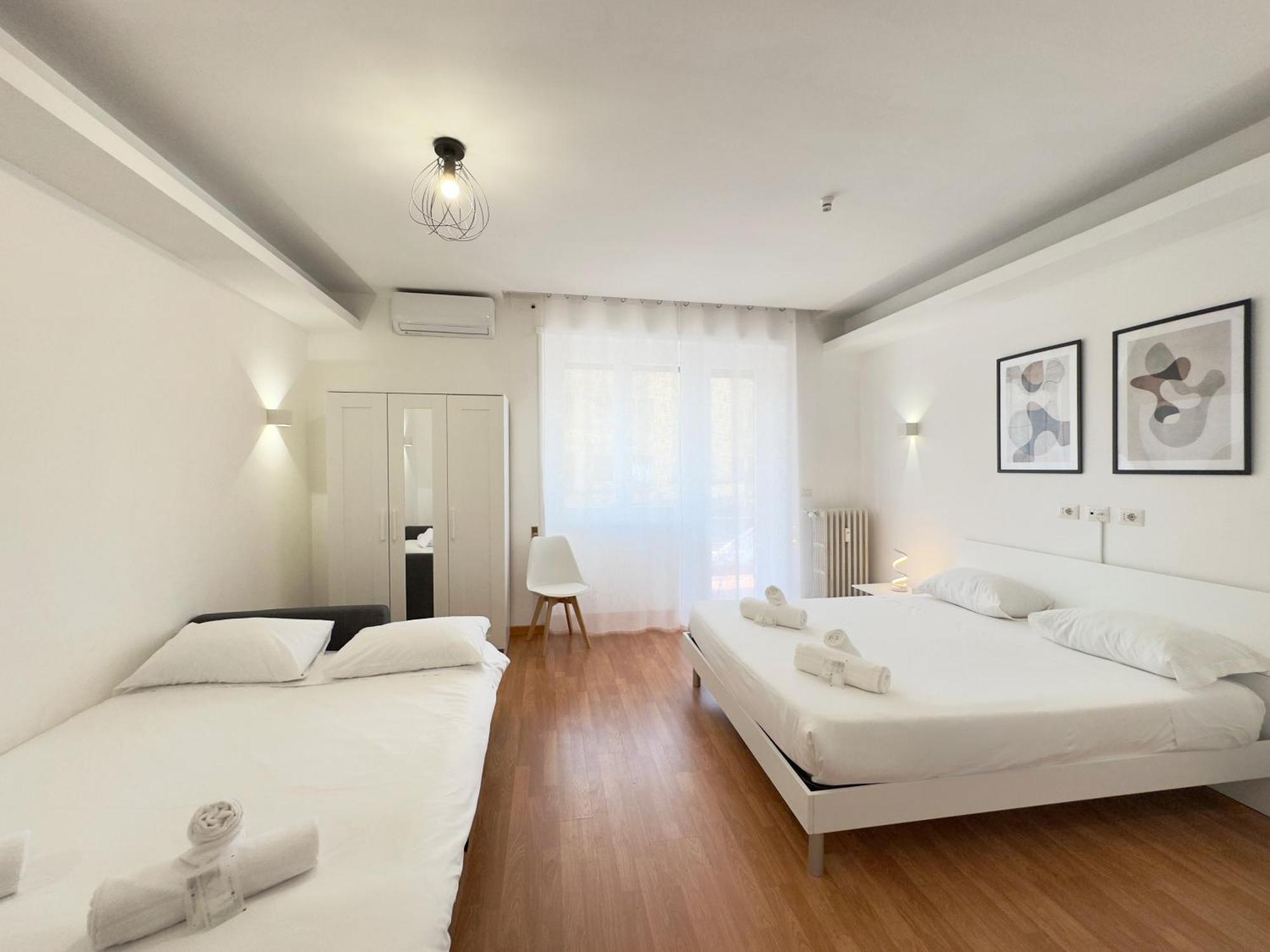 Golden Essence Apartment - Terrace & Metro