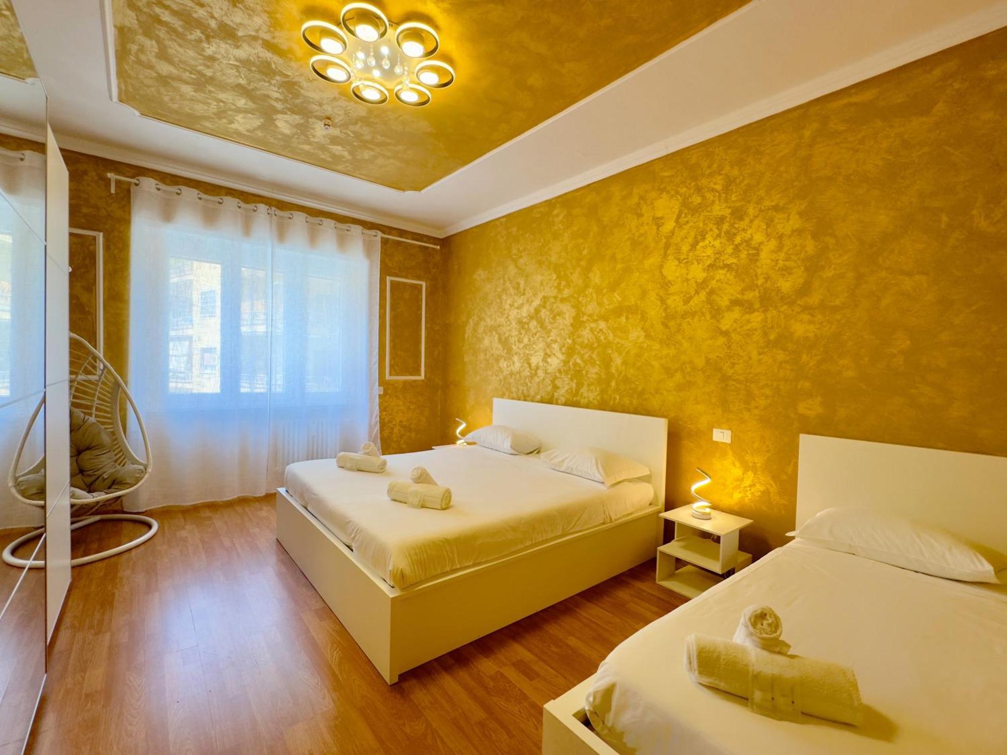 Golden Essence Apartment - Terrace & Metro