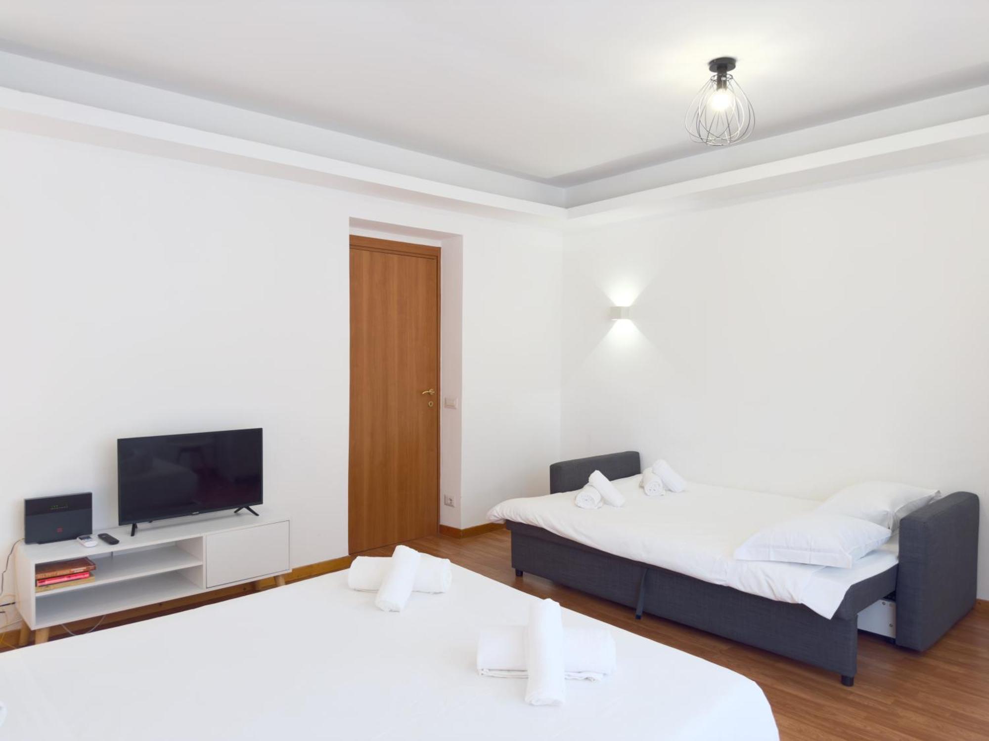 Golden Essence Apartment - Terrace & Metro *