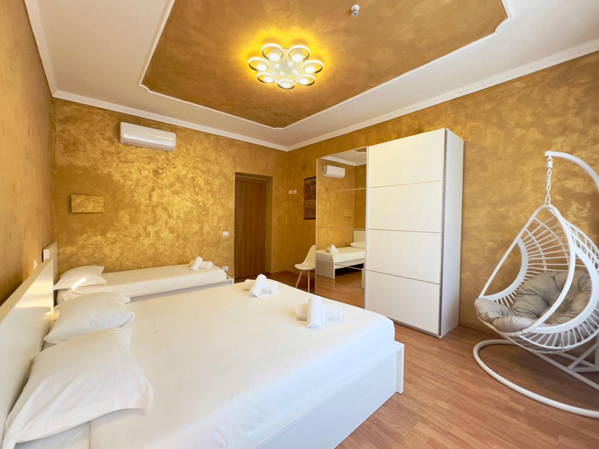Golden Essence Apartment - Terrace & Metro